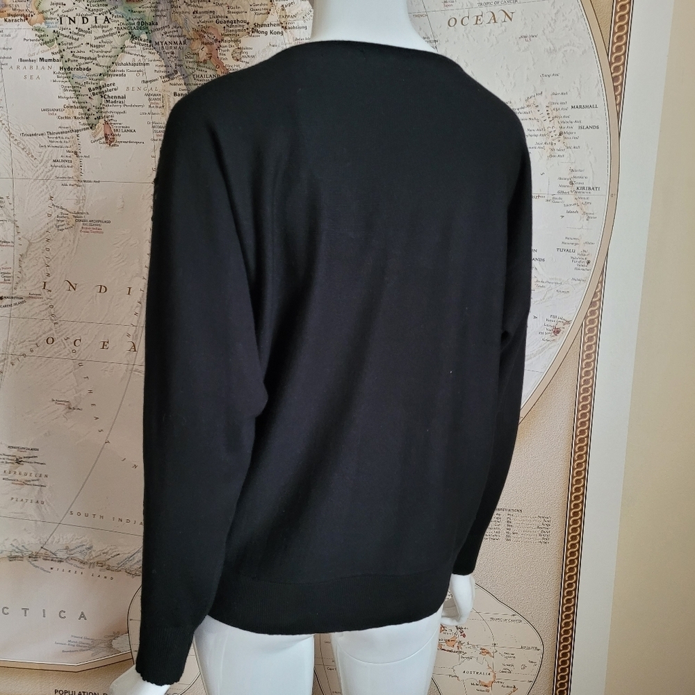 Tahari T crew neck black sweater sequin detail raglan sleeve mob wife cozy NWT M - Picture 12 of 12